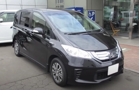 HONDA FREED 2012, Гибрид. Обзор экстерьера и интерьера.