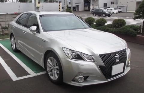 TOYOTA CROWN Athlete 2013, Гибрид. Обзор экстерьера и интерьера.