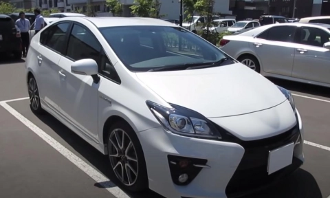 TOYOTA PRIUS 2013, G's. Обзор экстерьера и интерьера.