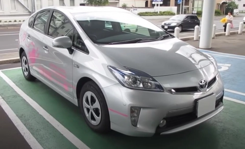 TOYOTA PRIUS 2013, PHV. Обзор экстерьера и интерьера.