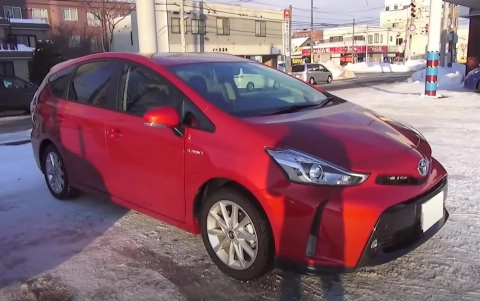 TOYOTA PRIUS α 2014, G "Touring Selection". Обзор экстерьера и интерьера.