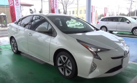TOYOTA PRIUS 2015, A Premium, "TouringSelection", E-Four. Обзор экстерьера и интерьера.