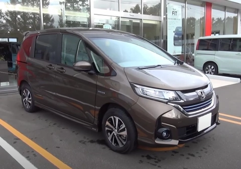 HONDA FREED 2016, Гибрид, "G Honda SENSING", 4WD. Обзор экстерьера и интерьера.