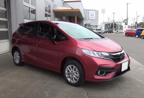 HONDA FIT 2017, Гибрид, 4WD. Обзор экстерьера и интерьера.