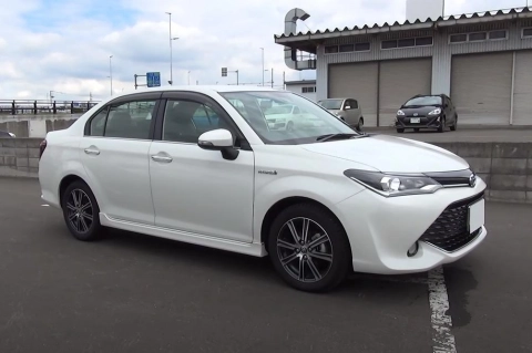 TOYOTA COROLLA AXIO 2017, Гибрид. Обзор экстерьера и интерьера.