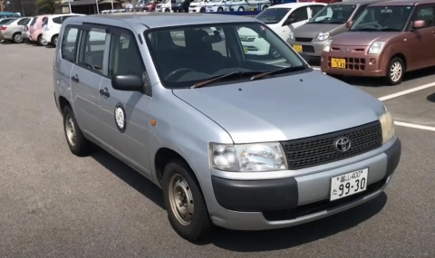 Toyota Probox 2004. Обзор экстерьера и интерьера.