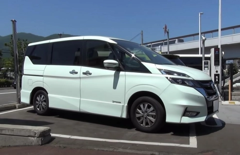 NISSAN SERENA 2018, e-POWER, HighwaySTAR, 2WD. Обзор экстерьера и интерьера.