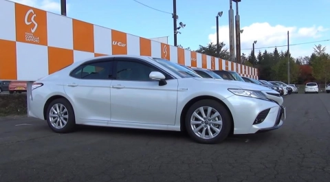 TOYOTA CAMRY 2018, 2.5L, Гибрид, WS, FF. Обзор экстерьера и интерьера.