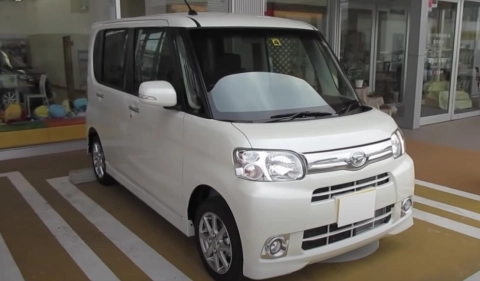 DAIHATSU TANTO 2013. Обзор экстерьера и интерьера.