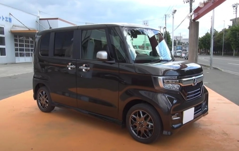 HONDA N-BOX Custom 2017, Turbo Honda SENSING 4WD. Обзор экстерьера и интерьера.
