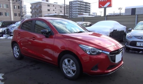 MAZDA DEMIO (Mazda2) 2017, 13S Tailored Brown, 4WD. Обзор экстерьера и интерьера.
