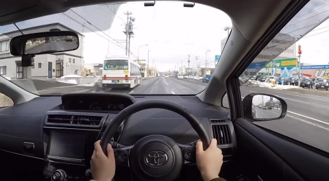 TOYOTA PRIUS α 2018, GR SPORT. Тест-драйв по городу.